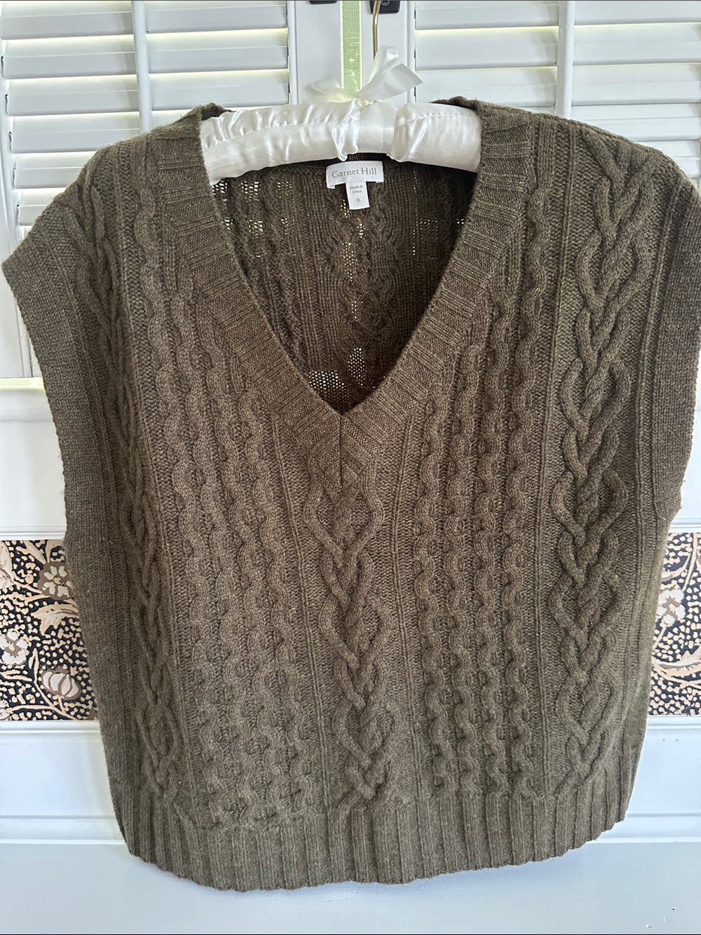 Garnet Hill Olive Cashmere Cable-Knit V-Neck Sweater Vest size small